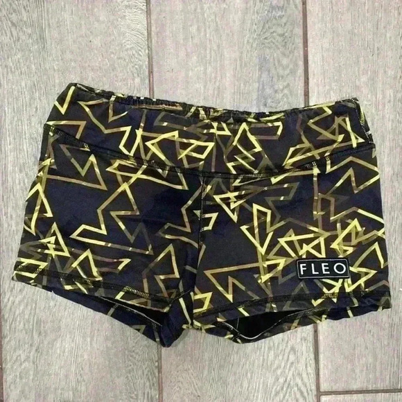 FLEO Shorts Triangle Print Size Medium - Picture 3 of 5